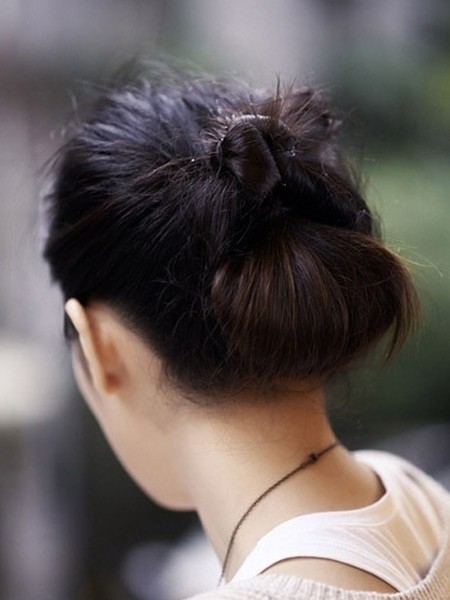 最新乌窝头扎法图解[11p]_发型教程_扎头发的方法图解_鸟窝头_85814