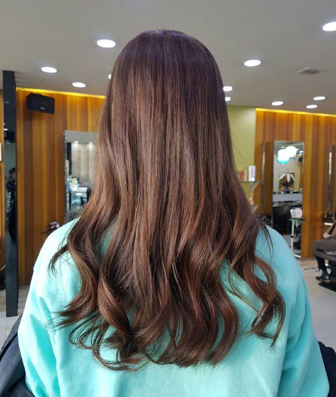 一组长发女生发型发色图片参考第4页