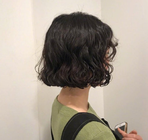 一组女生温柔可爱的短发碎花卷发第4页