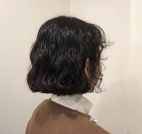 一组女生温柔可爱的短发碎花卷发第5页