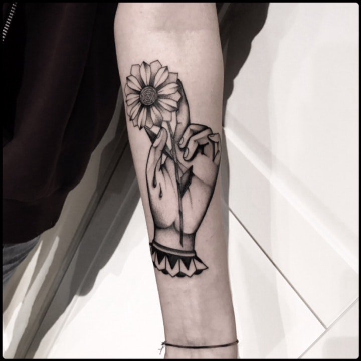 点刺纹身 10组技艺巧妙的黑色点刺纹身图案第2页