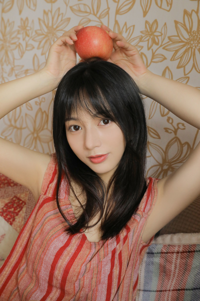 白皙清纯美女诱人私房写真图片