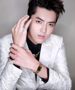 吴尊芭莎男士时尚杂志封面图片