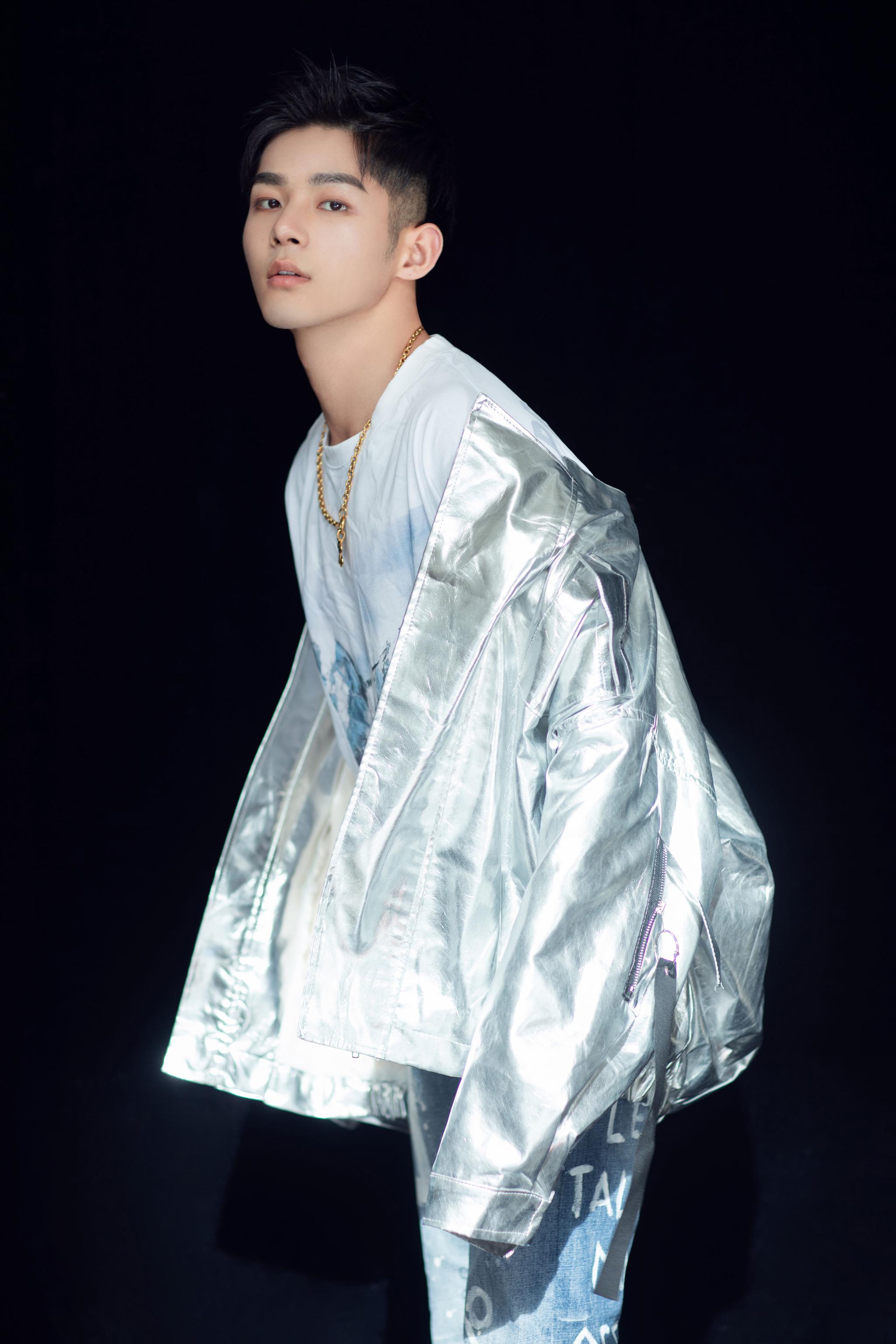 演员潘宥诚帅气写真图片