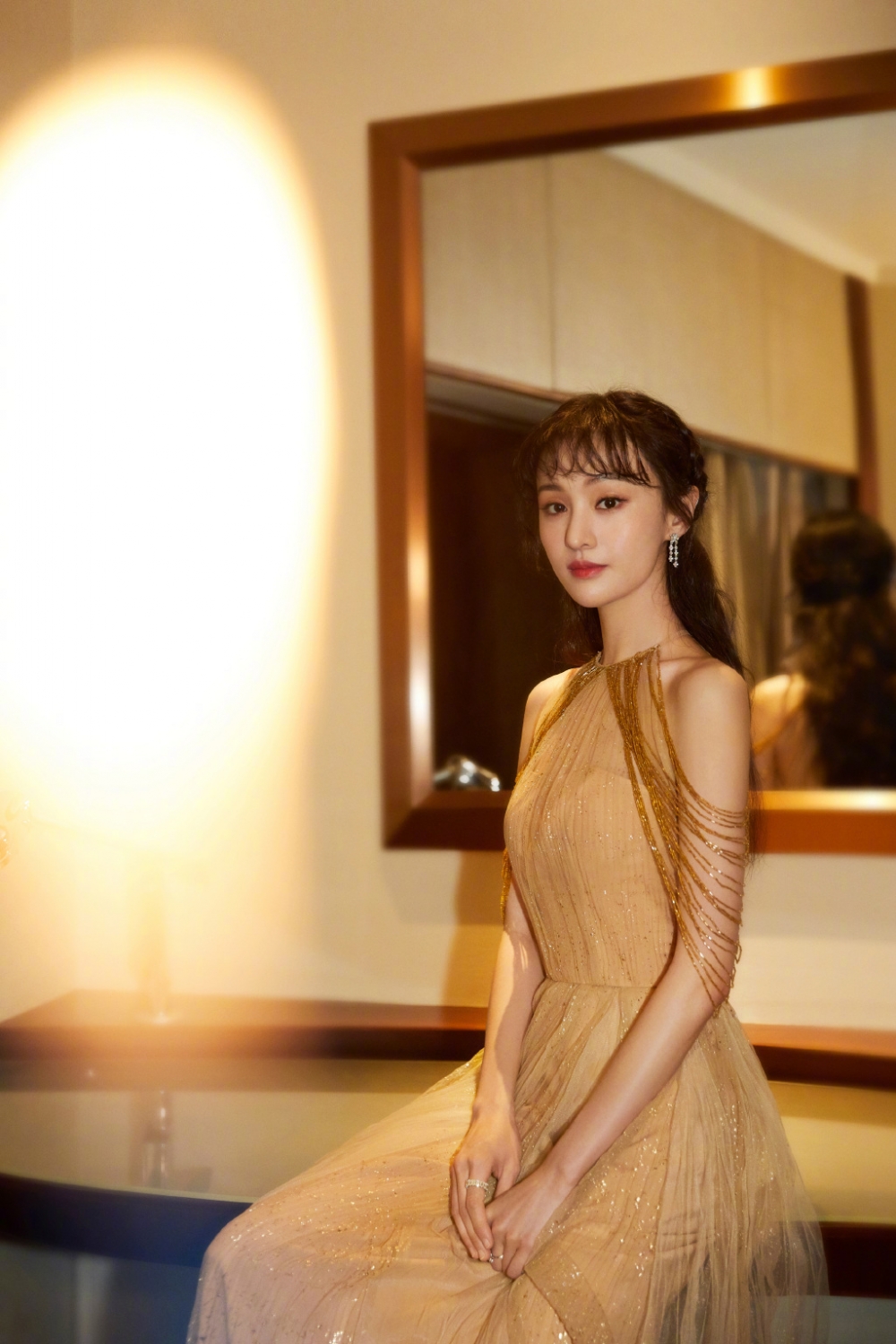 郑爽轻盈纱裙优雅写真图片