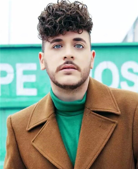 饱满有型的男生螺旋烫发图片第3页