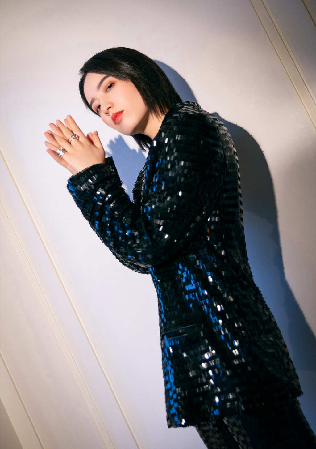 李斯丹妮酷美亮片套装写真图片第2页