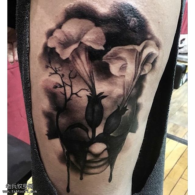 抽象的喇叭花纹身图案