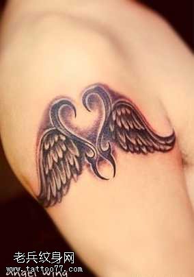 胳膊翅膀爱心纹身图案